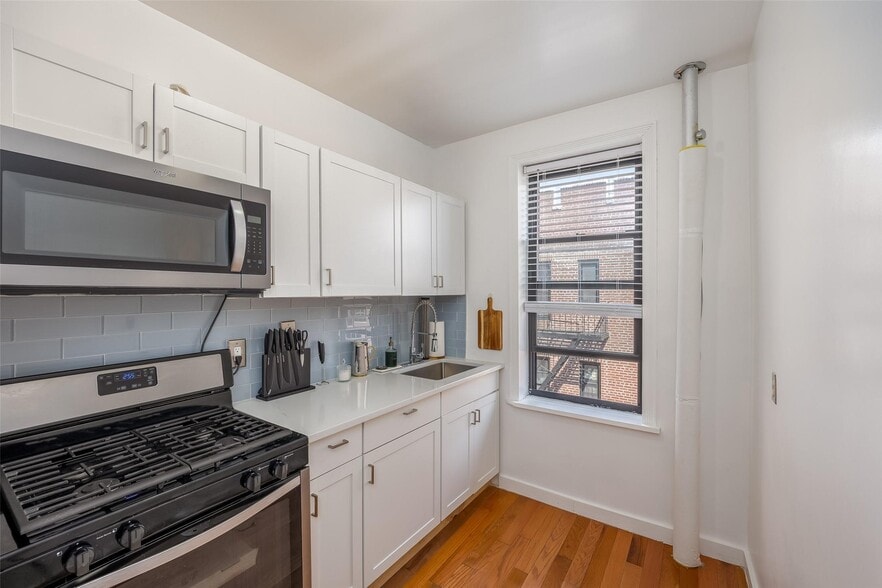 More Photos Of 910 Dinsmore Ave, Far Rockaway Apartments For Sale