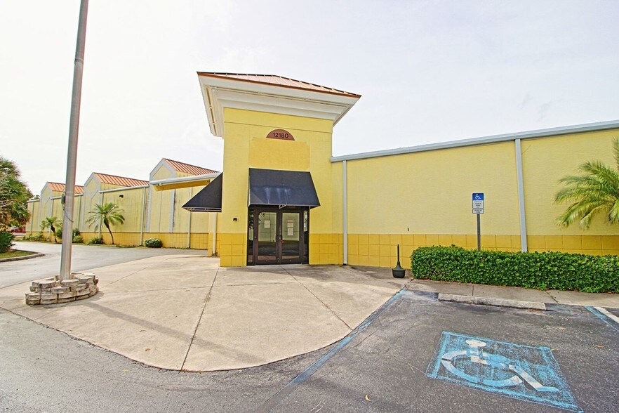 More Photos Of 12180 Metro Pky, Fort Myers Distribution For Lease