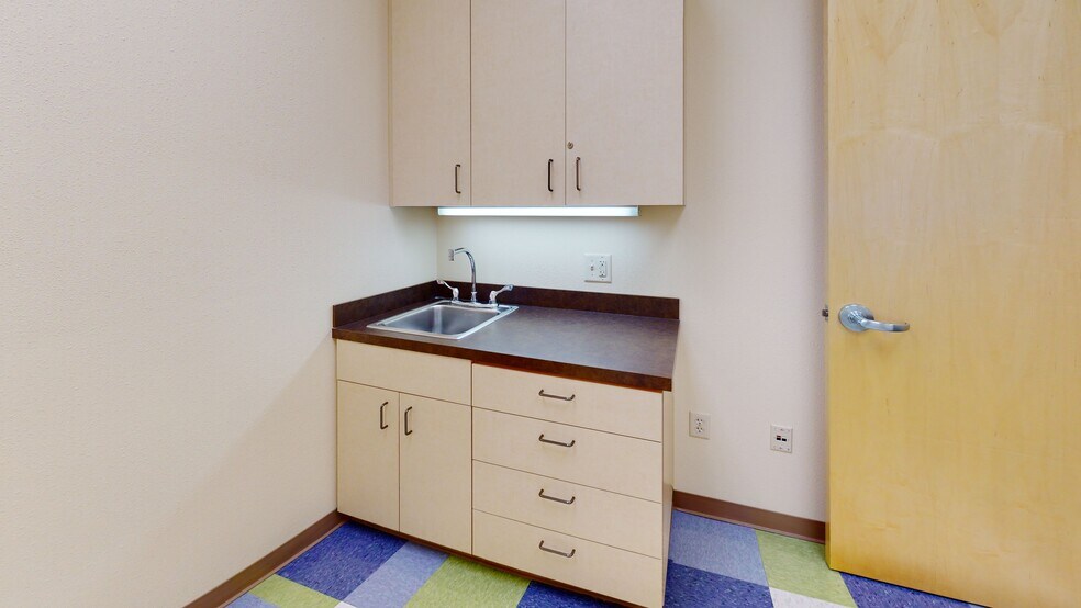 More Photos Of 693 Ray J. Glatt Cir, Woodburn Medical For Sale