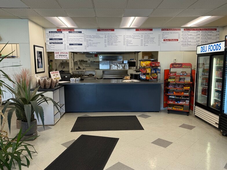 More Photos Of 619 Central Ave E, Edgewater Restaurant For Lease