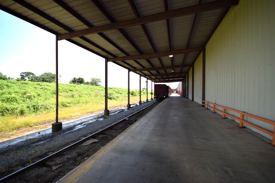 More Photos Of 4104 Emmett Sanders Rd, Pine Bluff Distribution For Sale