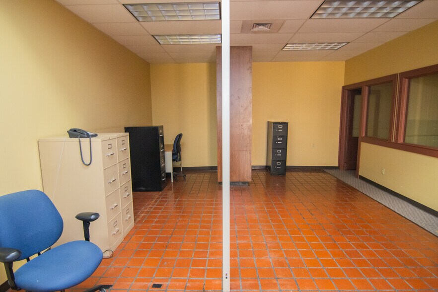 More Photos Of 1439 Sunset Blvd, Steubenville Flex For Sale