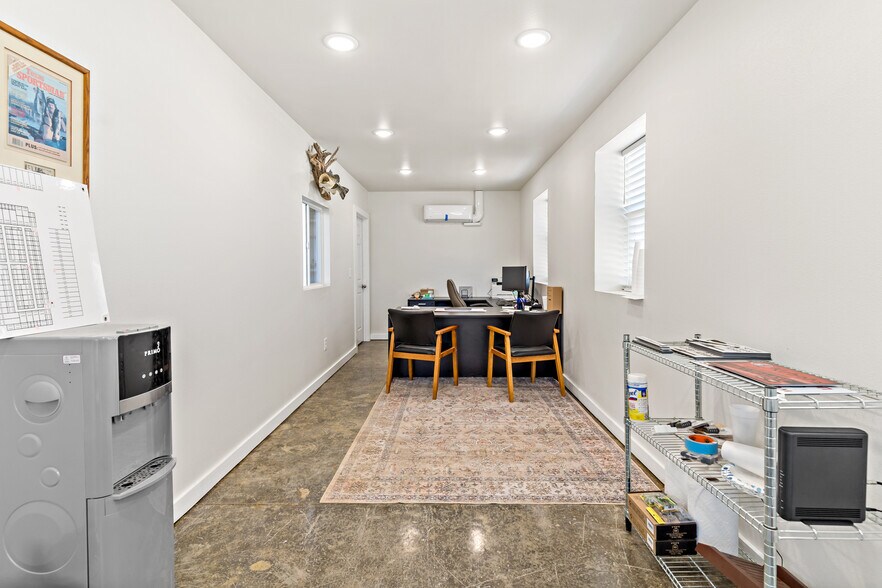 More Photos Of 5501 Bonham St, Paris Unknown For Lease