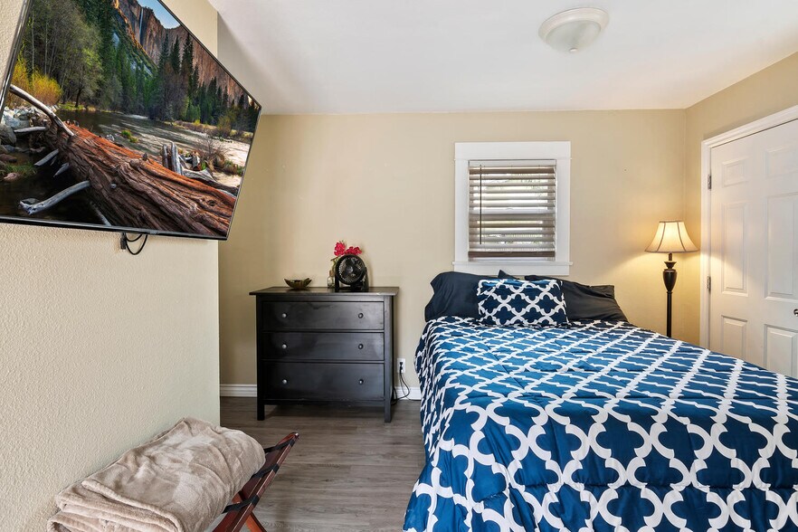 More Photos Of 1910 W Lincoln St, Long Beach Multifamily For Sale