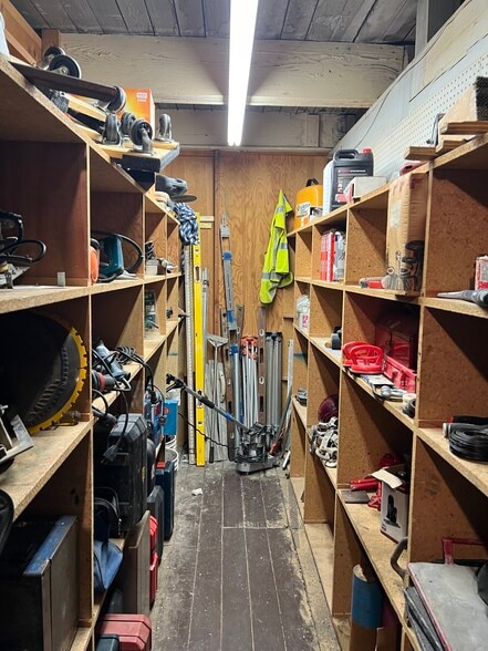 More Photos Of 1110 Dewey St, New Albany Storefront For Sale