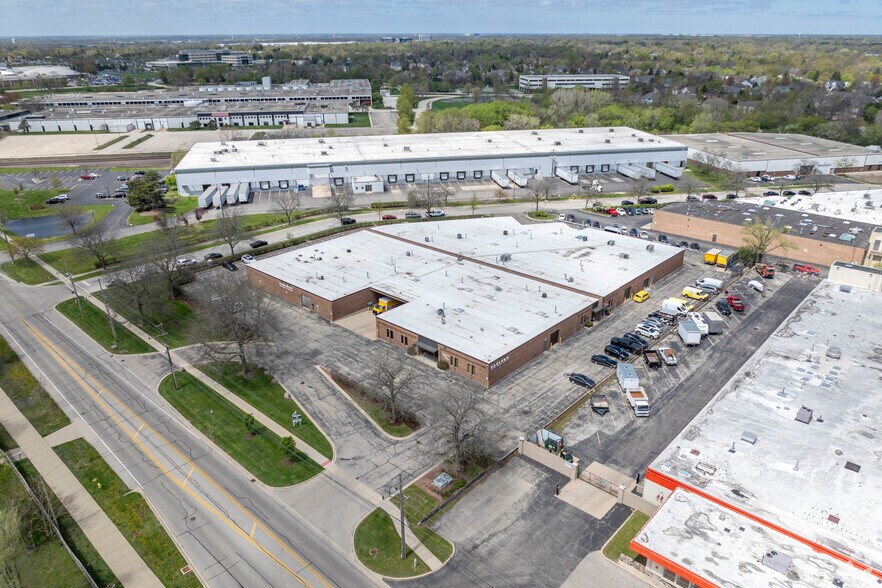 More Photos Of 3340 W Lake Ave, Glenview Warehouse For Lease