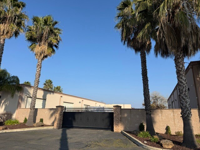 More Photos Of 5501 66th Ave, Sacramento Warehouse For Lease