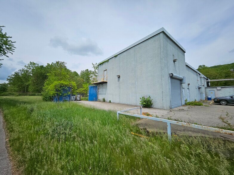 More Photos Of 1020 Industrial Park Rd, New Cumberland Warehouse For Sale