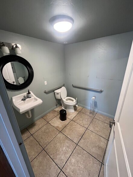 More Photos Of 5676 Elvas Ave, Sacramento Apartments For Lease