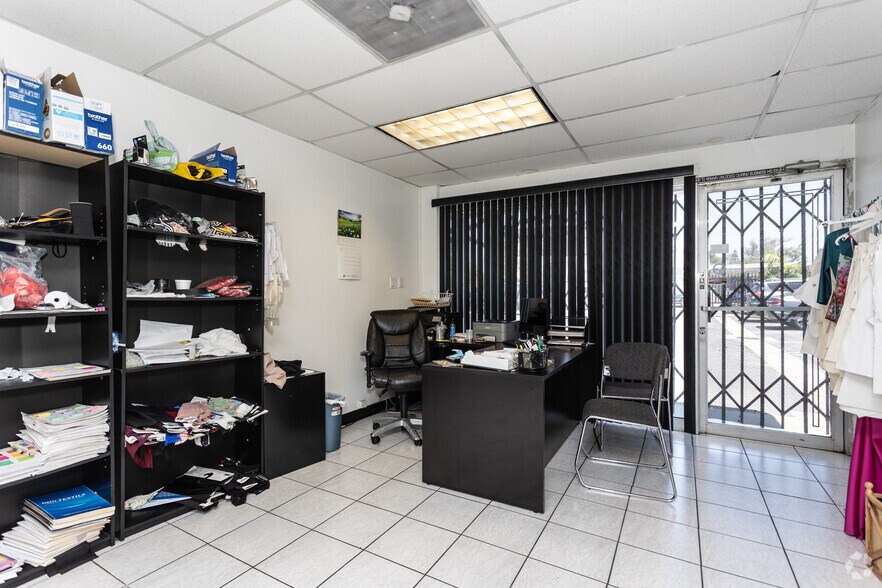 More Photos Of 4444 Union Pacific Ave, Commerce Warehouse For Sale