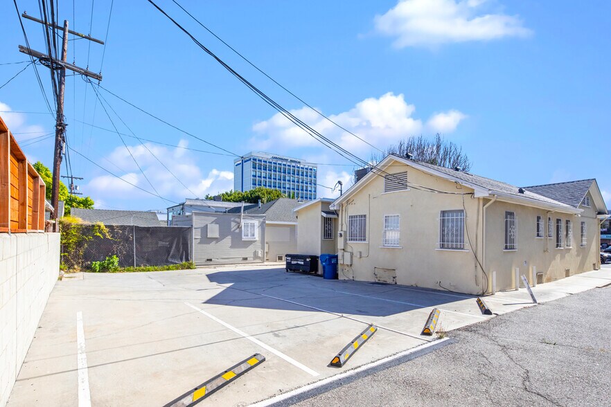 More Photos Of 414 N Larchmont Blvd, Los Angeles Office For Lease