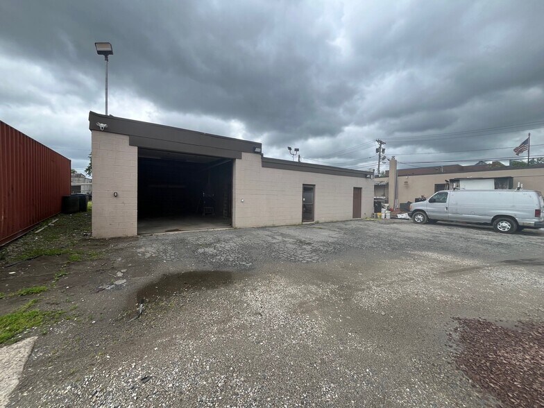 More Photos Of 314 Cortland St, Trenton Warehouse For Lease