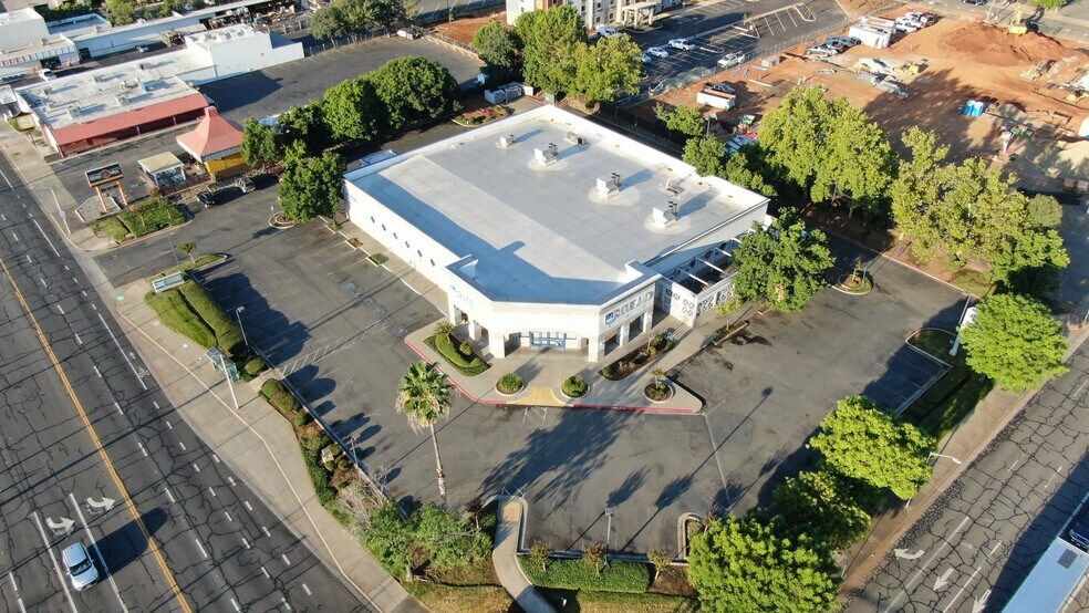 More Photos Of 975 E Cypress Ave, Redding Drugstore For Lease