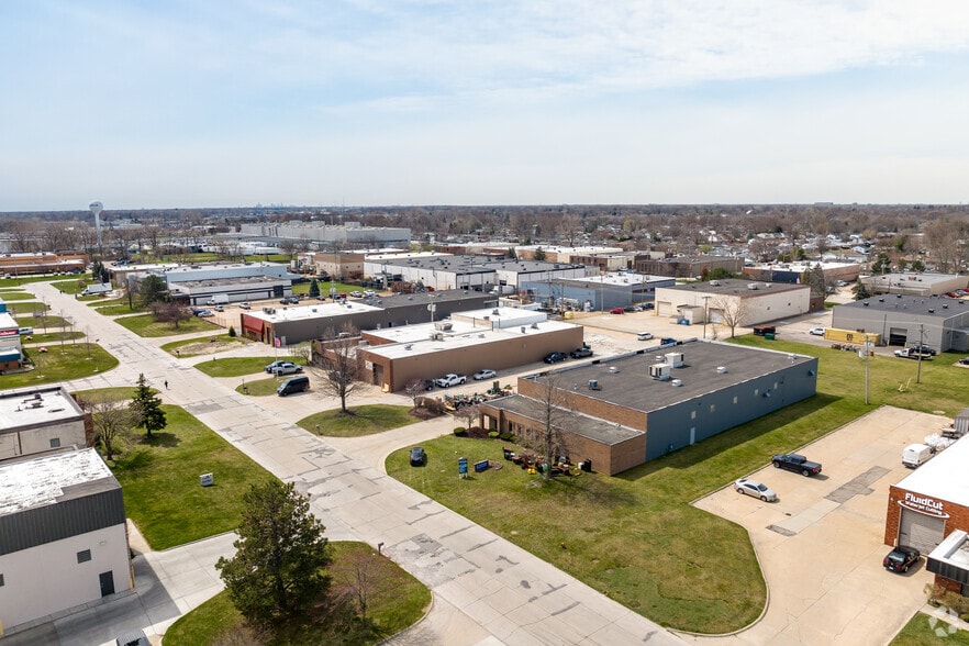 More Photos Of 33891 Doreka Dr, Fraser Warehouse For Lease