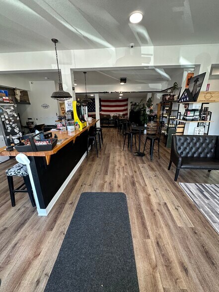 More Photos Of 110 Main St, Parkville Freestanding For Lease