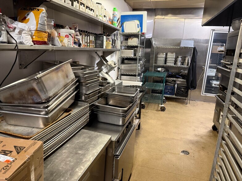 More Photos Of 1025 N Sherman Ave, Madison Freestanding For Lease