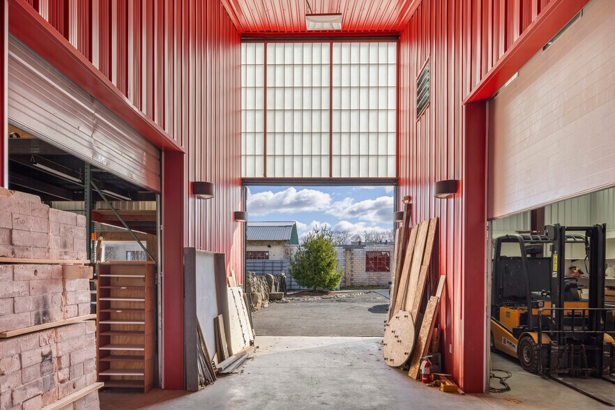 More Photos Of 78 Green St, Hudson Freestanding For Sale