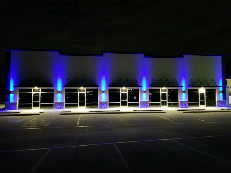 More Photos Of 411 E Highway 67, Duncanville Storefront For Sale