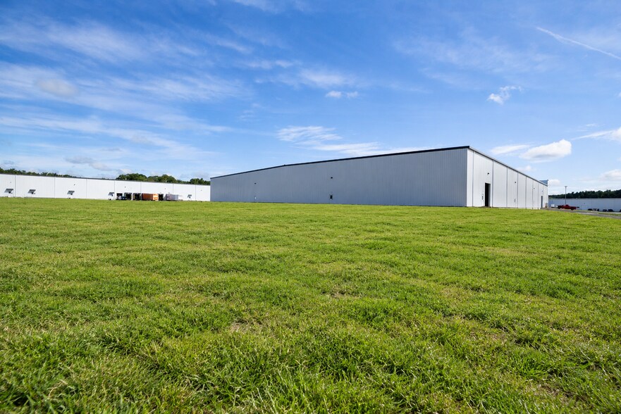 More Photos Of 22 Roberts Lane, Clifton Park Warehouse For Lease