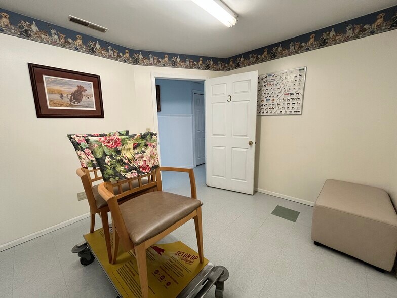 More Photos Of 1305 Black St, Pekin Flex For Sale