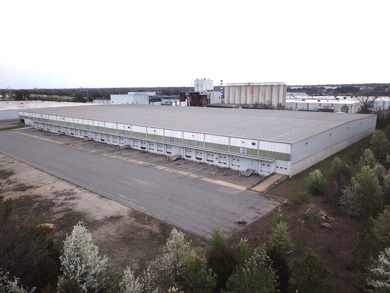 More Photos Of 4270 Chrysler Dr, Memphis Distribution For Lease