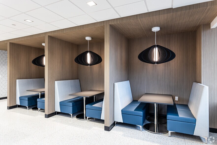 More Photos Of 7701 Forsyth Blvd, Clayton Office For Lease