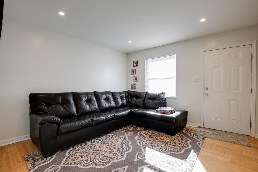 More Photos Of 2000 Lamb Ave, Richmond Apartments For Sale