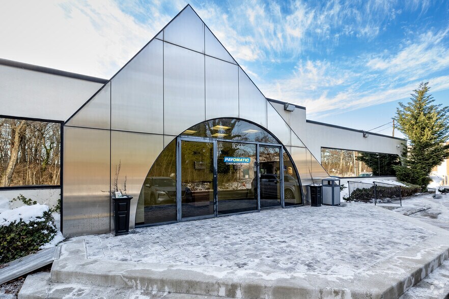 More Photos Of 160 Oak Dr, Syosset Flex For Lease