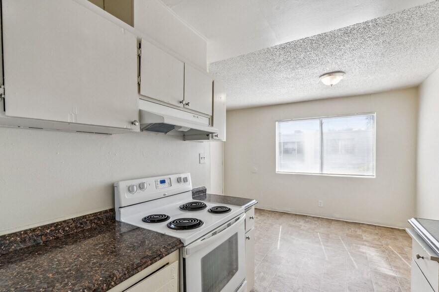 More Photos Of 51 E Dakota Ave, Fresno Apartments For Sale