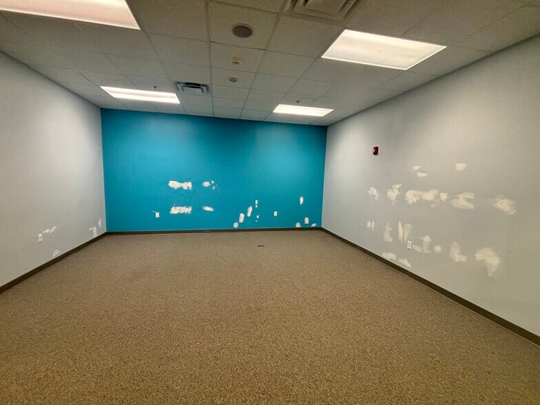 More Photos Of 3252 Ginger Creek Dr, Springfield Storefront Retail Office For Lease