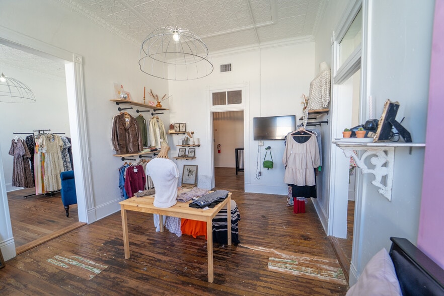 More Photos Of 102 S Main St, Victoria Storefront For Sale