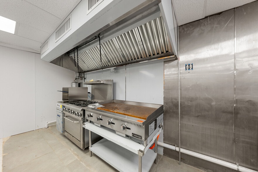 More Photos Of 2815 Montauk Hwy, Brookhaven General Retail For Sale