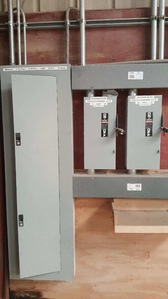 More Photos Of 121 W 6th St, Justin Manufacturing For Sale