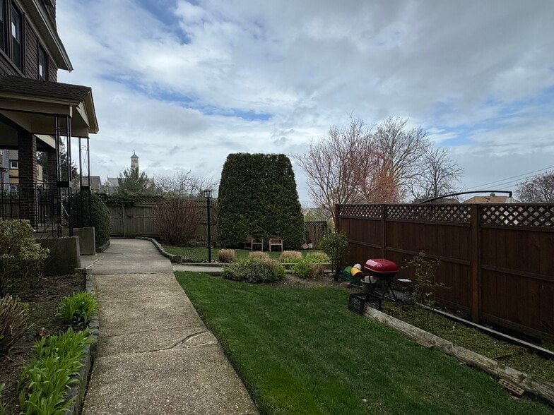 More Photos Of 135 Saint Marks Pl, Staten Island Apartments For Sale