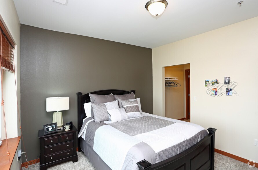 More Photos Of 401 N Washington St, Green Bay Apartments For Sale