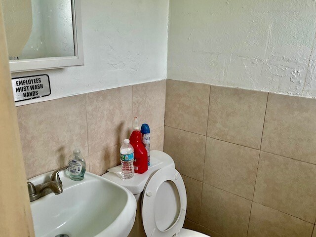More Photos Of 245 N Banana River Dr, Merritt Island Convenience Store For Sale