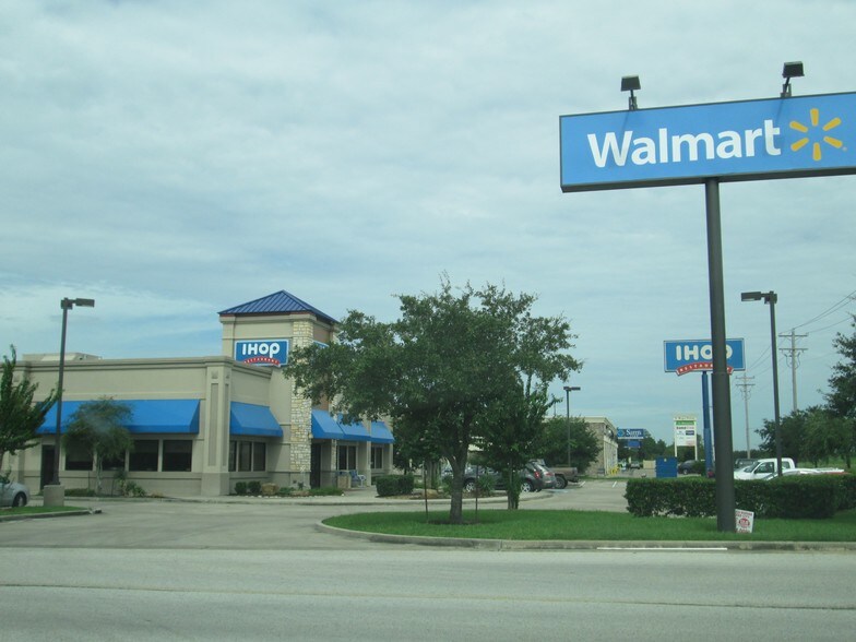 More Photos Of 6402 Gulf Fwy, La Marque Unknown For Lease