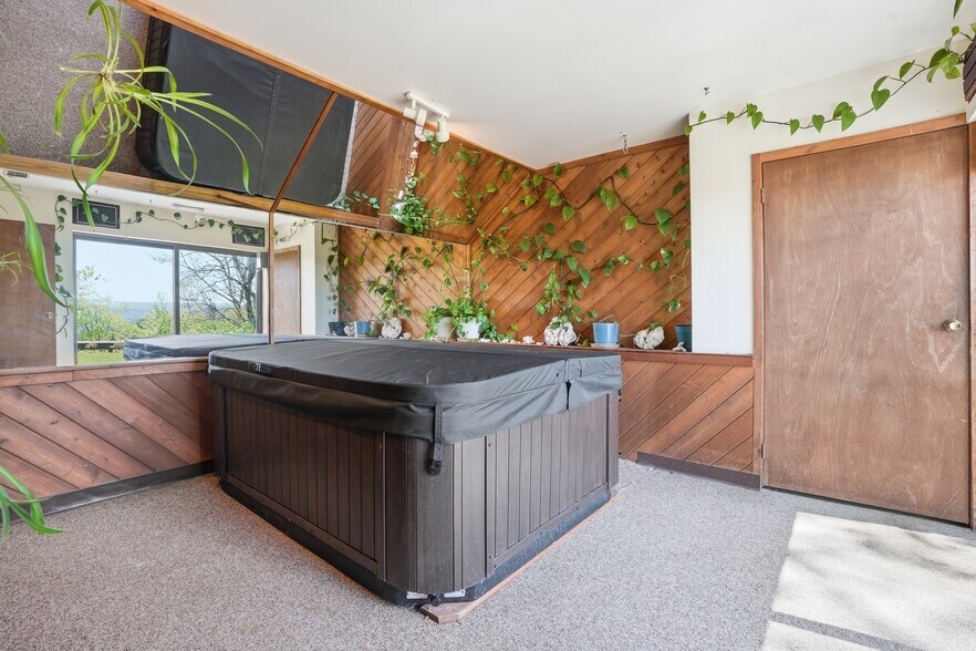 More Photos Of 120 Milford Hill Ln, Milford Flex For Sale
