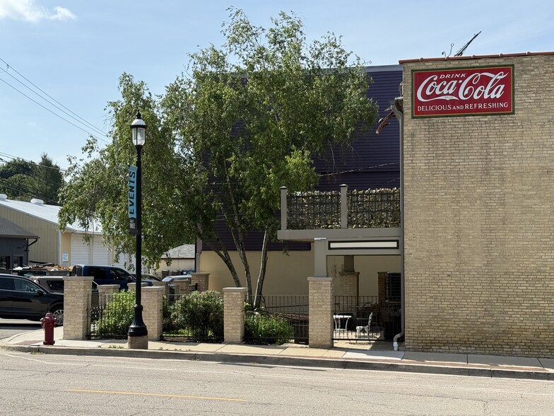 More Photos Of 324-326 N River St, East Dundee Storefront For Lease