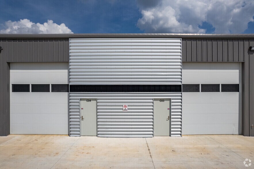 More Photos Of 4060 Thomas St, Oxford Restaurant For Lease