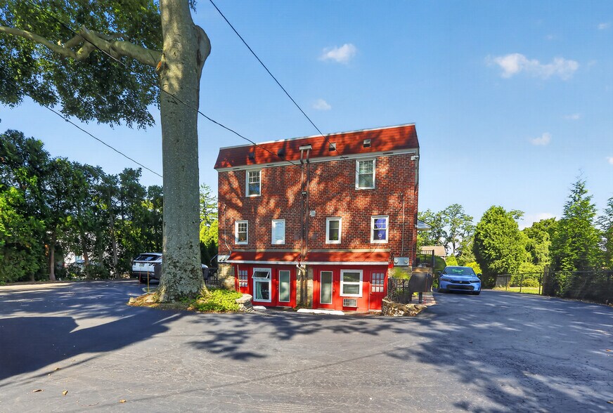 More Photos Of 3554-3556 Woodcrest Ave, Newtown Square Apartments For Sale