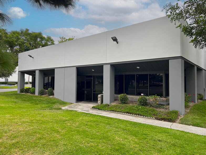 More Photos Of 11240 Young River Ave, Fountain Valley Warehouse For Lease