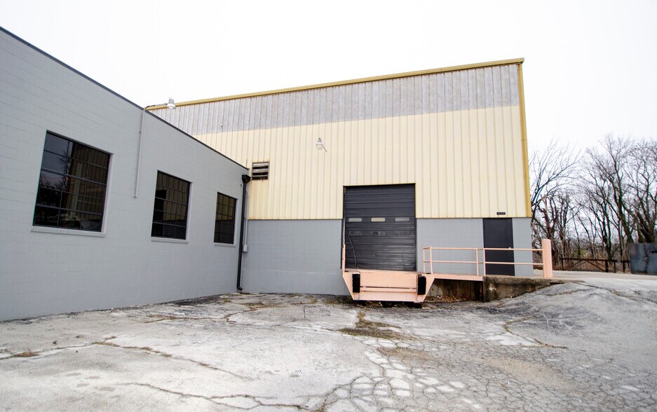 More Photos Of 1452 N National Ave, Springfield Warehouse For Sale