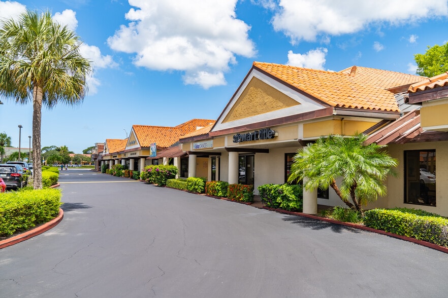 More Photos Of 4910 Tamiami Trl N, Naples Unknown For Lease