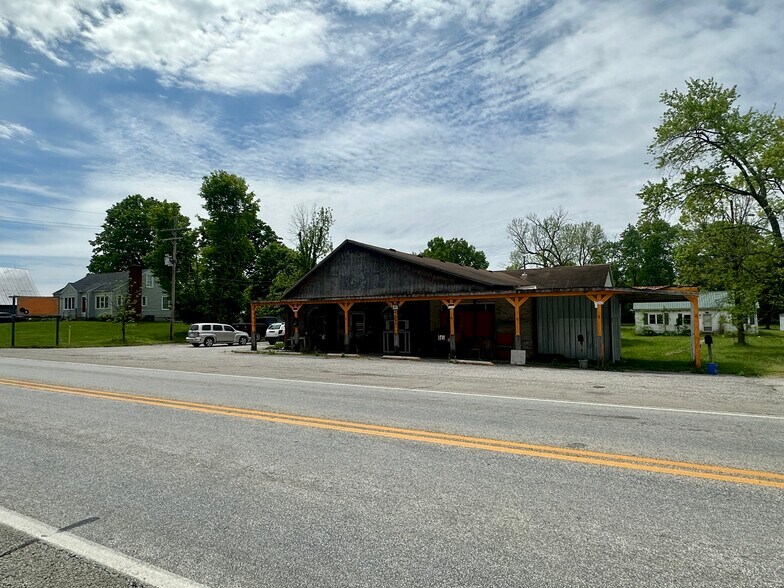 More Photos Of 1025 Highway 150 NE, Palmyra Freestanding For Sale