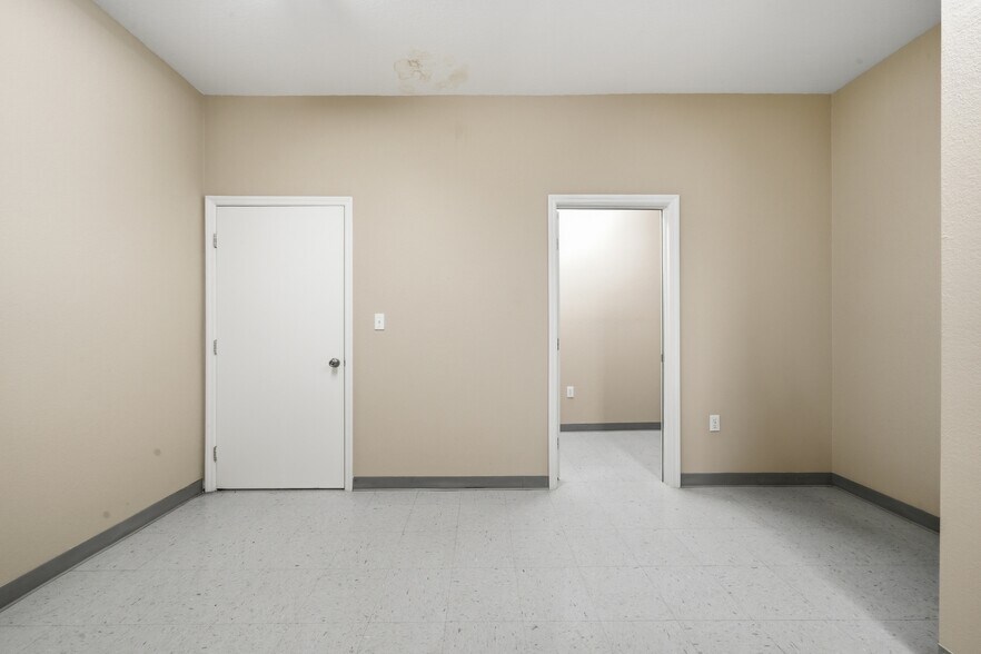 More Photos Of 401 W Interlake Blvd, Lake Placid Office For Sale