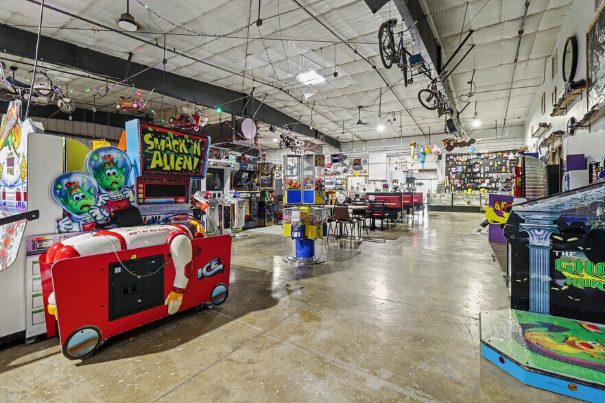 More Photos Of 545 N 1st St, Geneva Warehouse For Sale