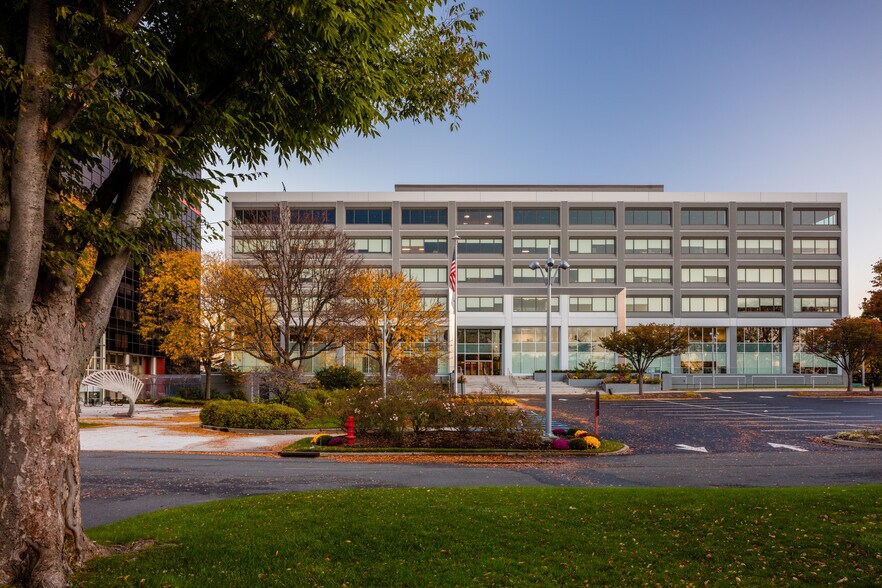 More Photos Of 250 Pehle Ave, Saddle Brook Unknown For Lease