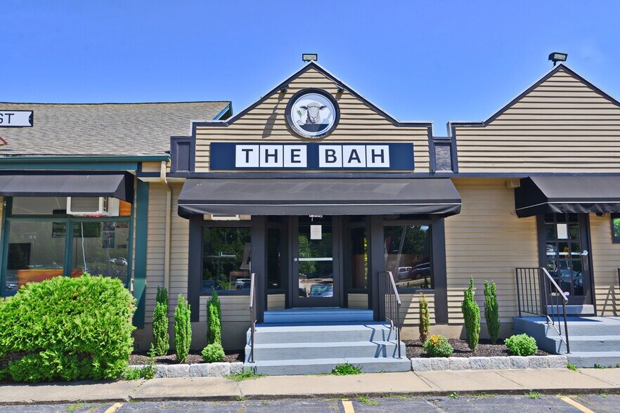 More Photos Of 7354-7366 Post Rd, North Kingstown Restaurant For Sale
