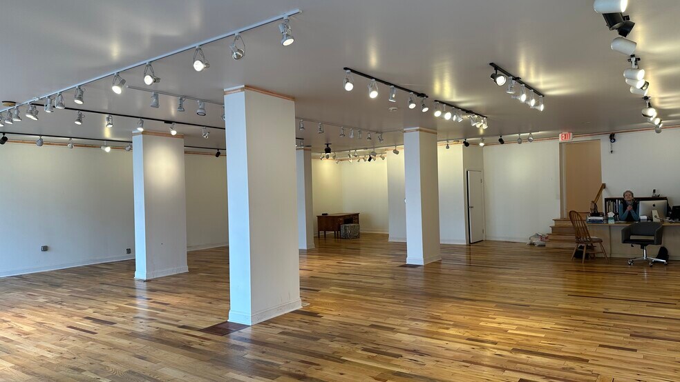 More Photos Of 12812 Larchmere Blvd, Cleveland Freestanding For Sale